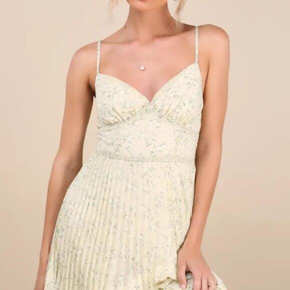 Lulus Floral Pleated Midi Dress XS – Cottagecore Spring Wedding Guest Fit NEW - Picture 3 of 5